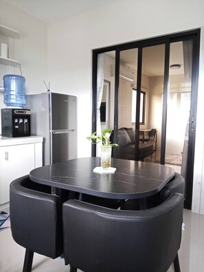 Dining - Stay at Diez R3, Private Kitchen near SLEX, City View (Calamba City)