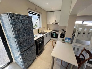 Refrigerador, microondas y horno 