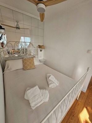 Iron/ironing board, Internet, bed sheets - Loft old quarter of Lisbon - ALFAMA (Lisbon)