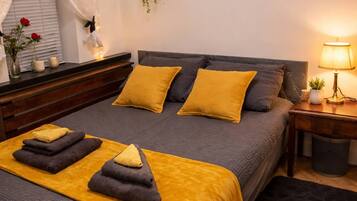 Iron/ironing board, internet, bed sheets