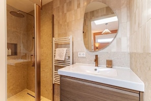 Shower, hair dryer, towels - Holiday home in Koudekerke | Middelburgsestraat 44 (Koudekerke)