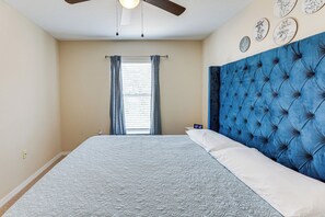 4 bedrooms, iron/ironing board, internet, bed sheets