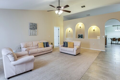 Spacious 4BR Home in Deltona w/ Screened Porch!