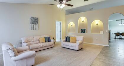 Spacious 4BR Home in Deltona w/ Screened Porch!