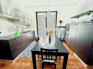 Dining - Vrbo Property (Pescara)