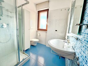 Bathroom - Vrbo Property (Pescara)