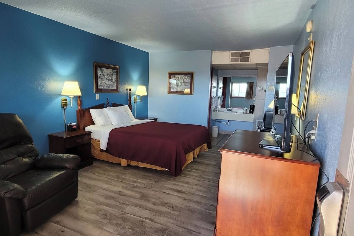 Single Room, 1 Queen Bed | Free WiFi