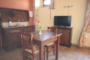 Dining - Residence in Monteprandone with 1 bedrooms sleeps 4 (Monteprandone)