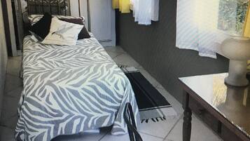 Espacio para trabajar con laptop y wifi gratis