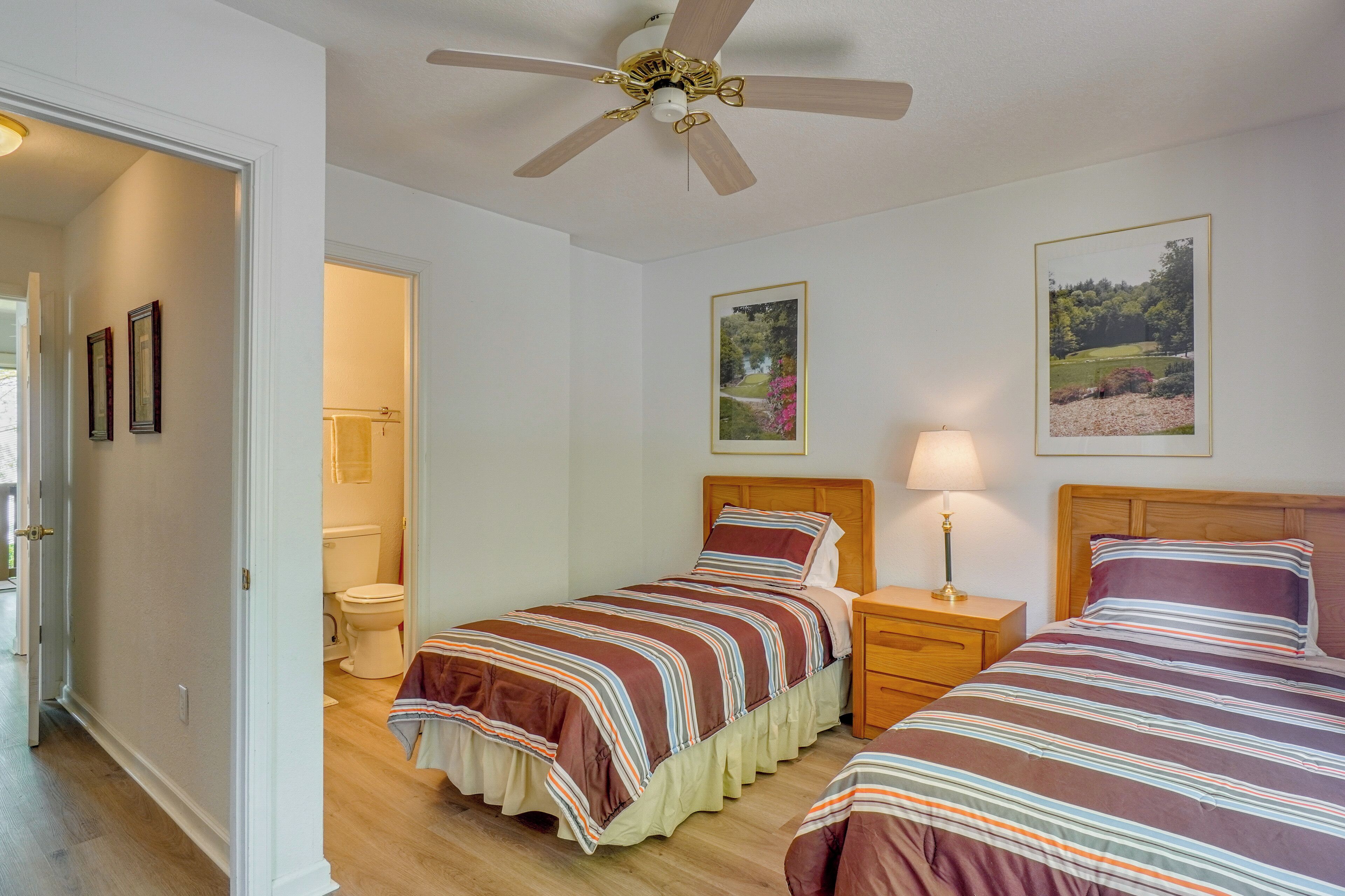 2 bedrooms, iron/ironing board, internet, bed sheets