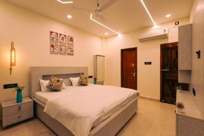 Room - The Wayne Manor - Luxury 6BHK Villa with Lawn (Varanasi)