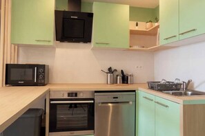 Private kitchen - Private Room in a Shared Apartment – Bron (Bron)