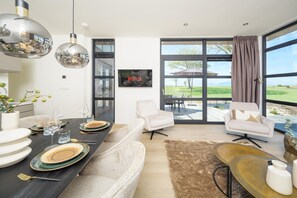Dining - Workum 6-Person Beach Resort Home (Workum)