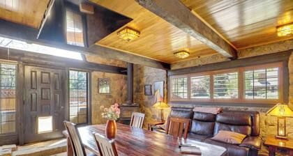 Historical Mtn-View Getaway w/ Hot Tub in Sandy!