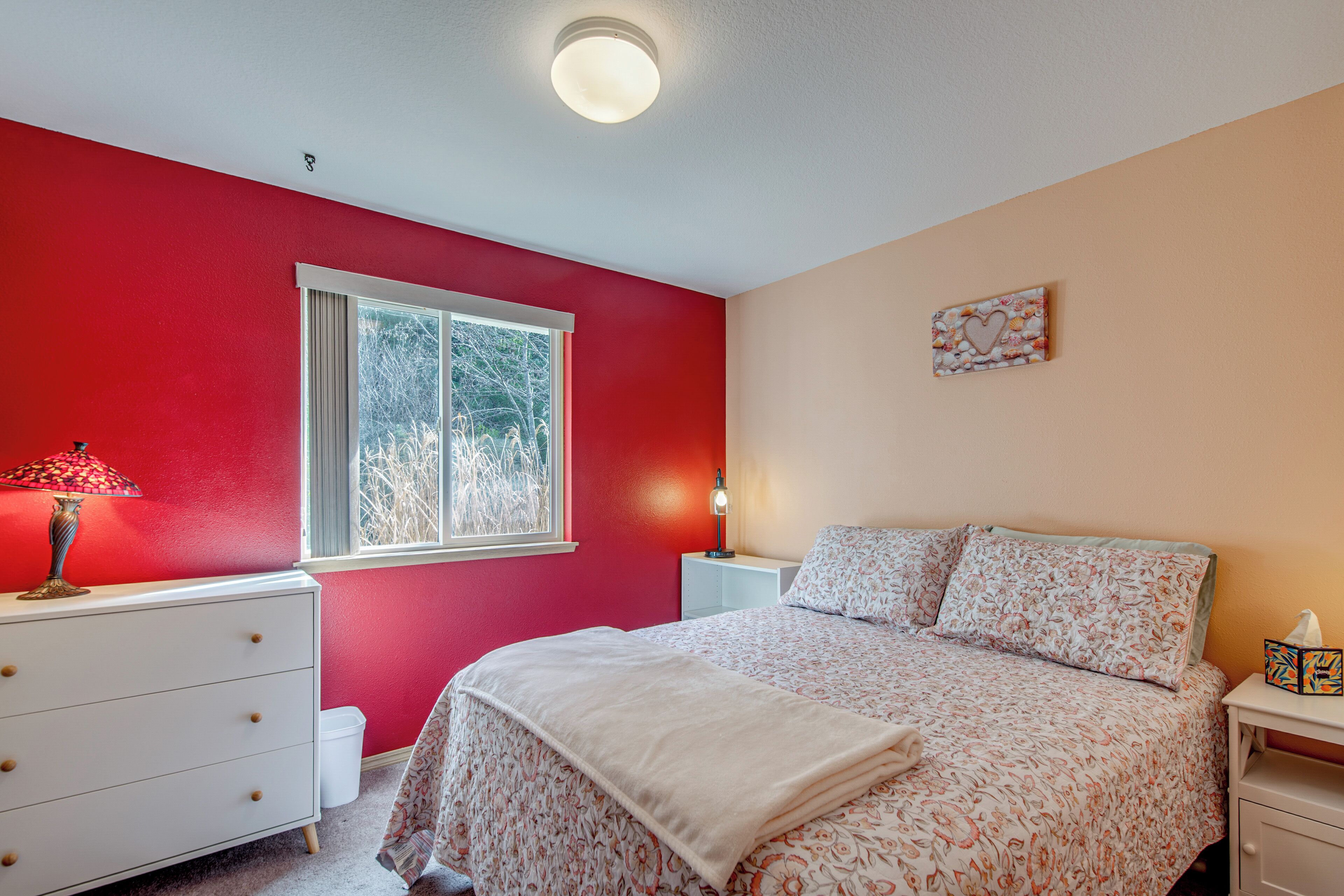 3 bedrooms, bed sheets