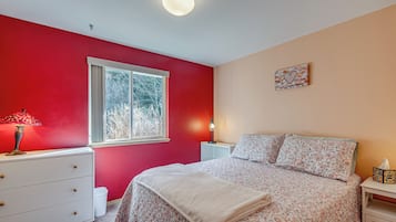 3 bedrooms, bed sheets