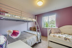 Room - Quiet Coastal Escape w/ Private Yard in Ocean City (Ocean City)