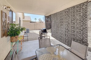 Outdoor dining - Dedicated Office! Casa Grande Extended Stay (Casa Grande)