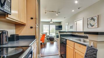 Fridge, microwave, stovetop, dishwasher