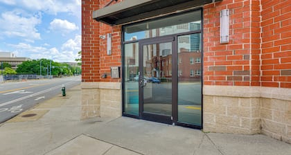 Walkable Condo in Dtwn Greensboro! Extended Stay