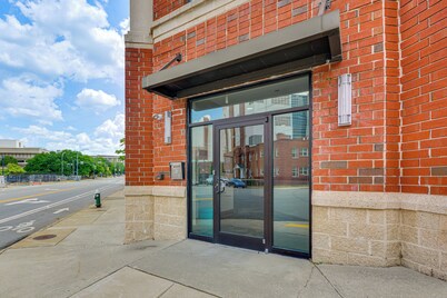 Walkable Condo in Dtwn Greensboro! Extended Stay