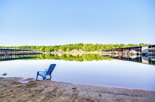 Lake & Boat Slip Access! Family Gem in Osage Beach