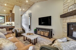 Televisión y chimenea 