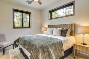 3 bedrooms, iron/ironing board, internet, bed sheets