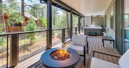 Modern Luxury in Torreon w/ HOT TUB!