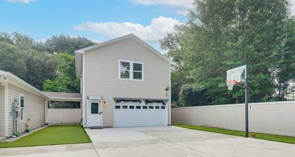Converted Rec Room! Suburban Houston Carriage Home