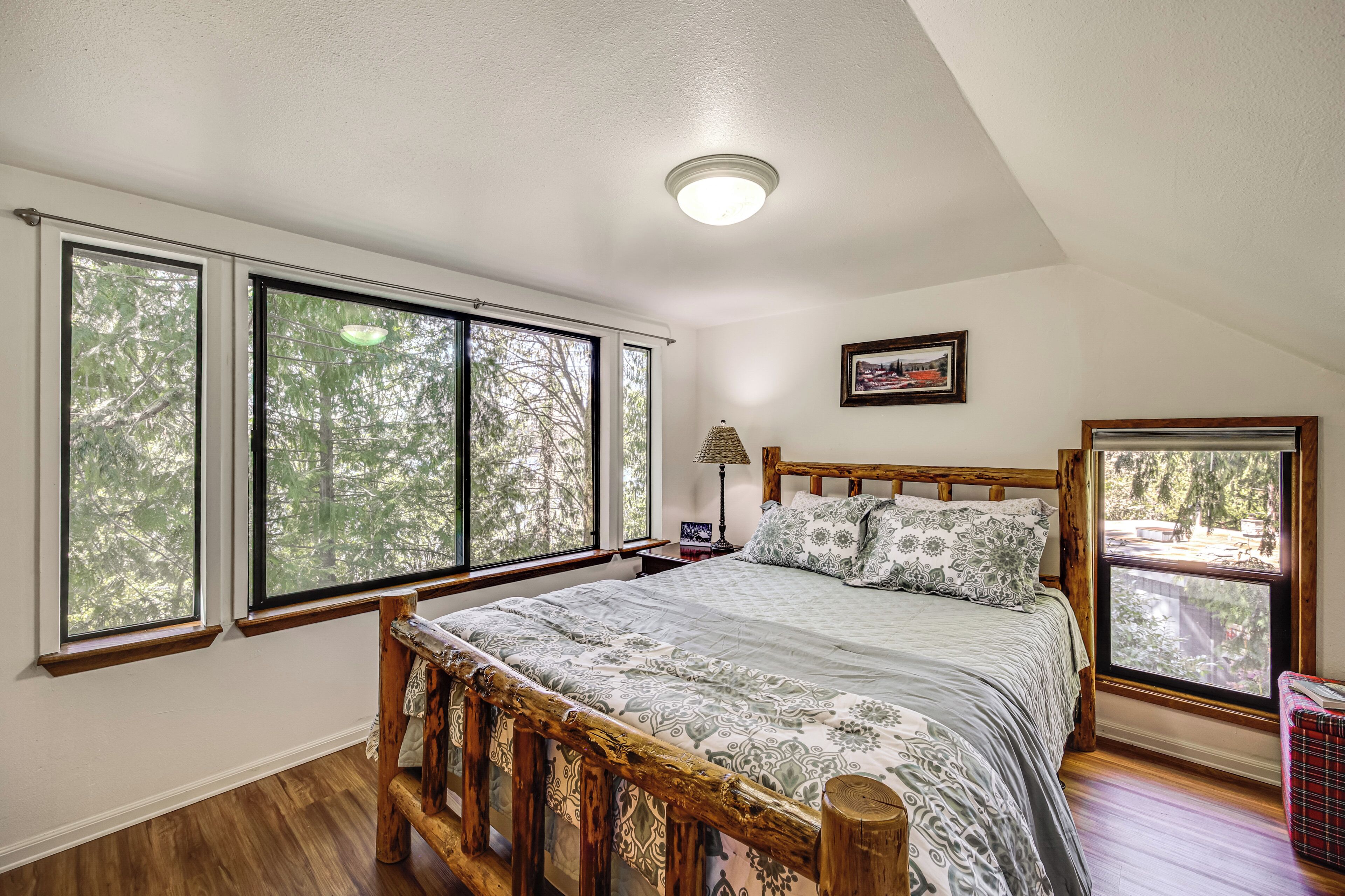 2 bedrooms, iron/ironing board, internet, bed sheets