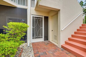 Exterior detail - Lake Views & Resort-Style Living! Naples Condo (Naples)