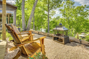 Property grounds - Tiny Cabin Getaway in the Tennessee River Valley (Rogersville)
