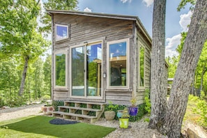 Exterior - Tiny Cabin Getaway in the Tennessee River Valley (Rogersville)