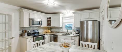 Fridge, microwave, stovetop, dishwasher