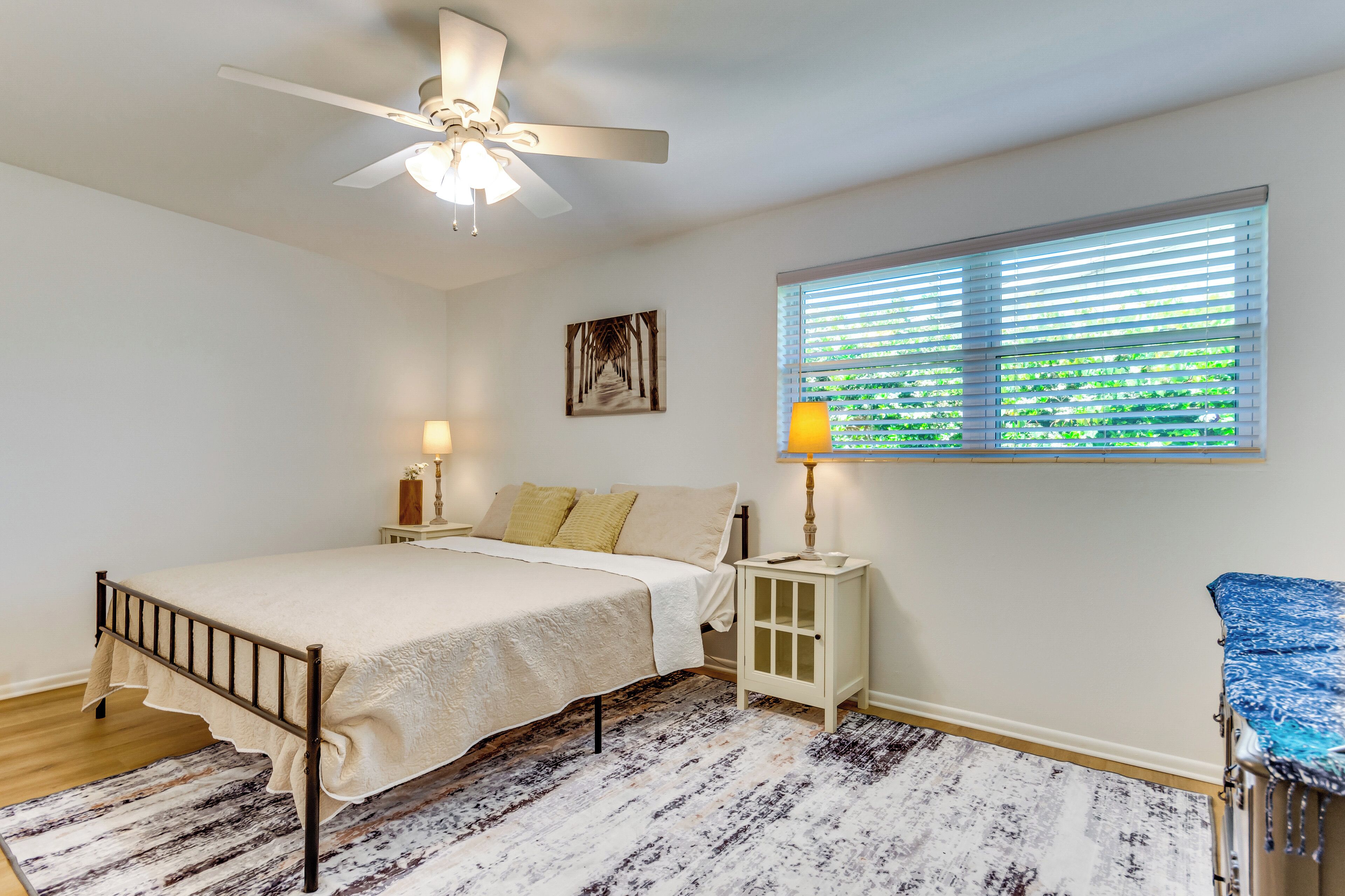 3 bedrooms, desk, iron/ironing board, travel crib
