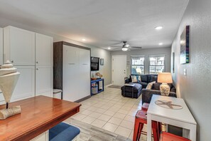 TV - Boardwalk to Port Aransas Beach! Condo w/ Pool (Port Aransas)