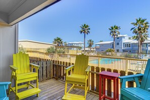 Property grounds - Boardwalk to Port Aransas Beach! Condo w/ Pool (Port Aransas)