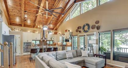 Lakefront Winnsboro Home w/ 20+ Acres!