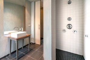 Bathroom - Spacious Duplex in Antwerp Old Town (Antwerp)