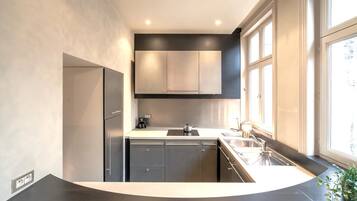 Fridge, microwave, oven, stovetop