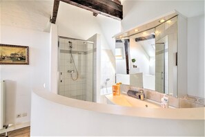 Bathroom - Elegant Duplex for 12 in Capital Street (Antwerp)