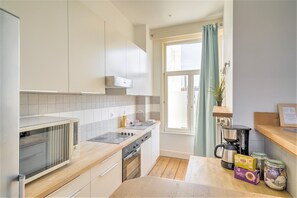 Coffee/tea maker, fridge, microwave, oven - Elegant Duplex for 12 in Capital Street (Antwerp)