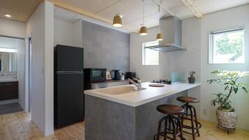 Fridge, microwave, stovetop, cookware/dishes/utensils