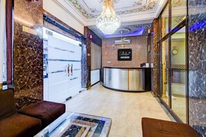 Lobby - DeluxeRamgarh Mod Near Hawa Mahal Karbala Road (Jaipur)