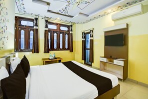 Room - DeluxeRamgarh Mod Near Hawa Mahal Karbala Road (Jaipur)