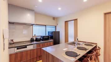 Fridge, microwave, stovetop, cookware/dishes/utensils