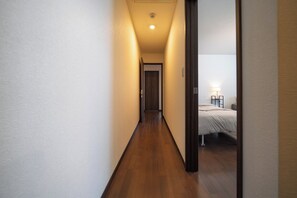 Desk, free WiFi, bed sheets - AOI STAY TAKAJO | Stay in a castle town a highqu / Shizuoka City Shizuoka (Shizuoka City)