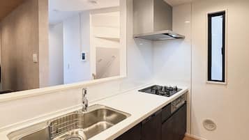 Fridge, microwave, stovetop, cookware/dishes/utensils