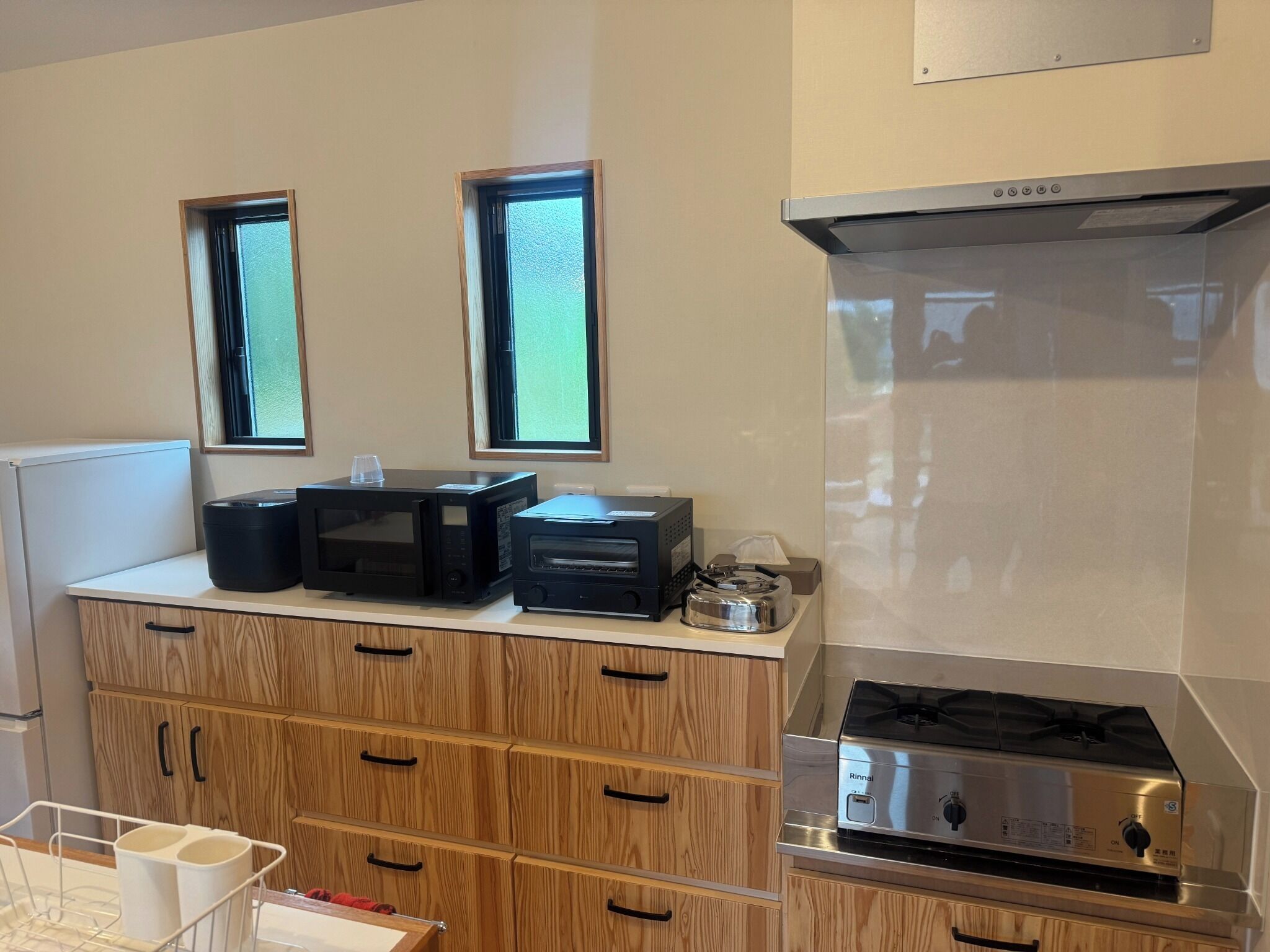 Fridge, microwave, stovetop, cookware/dishes/utensils